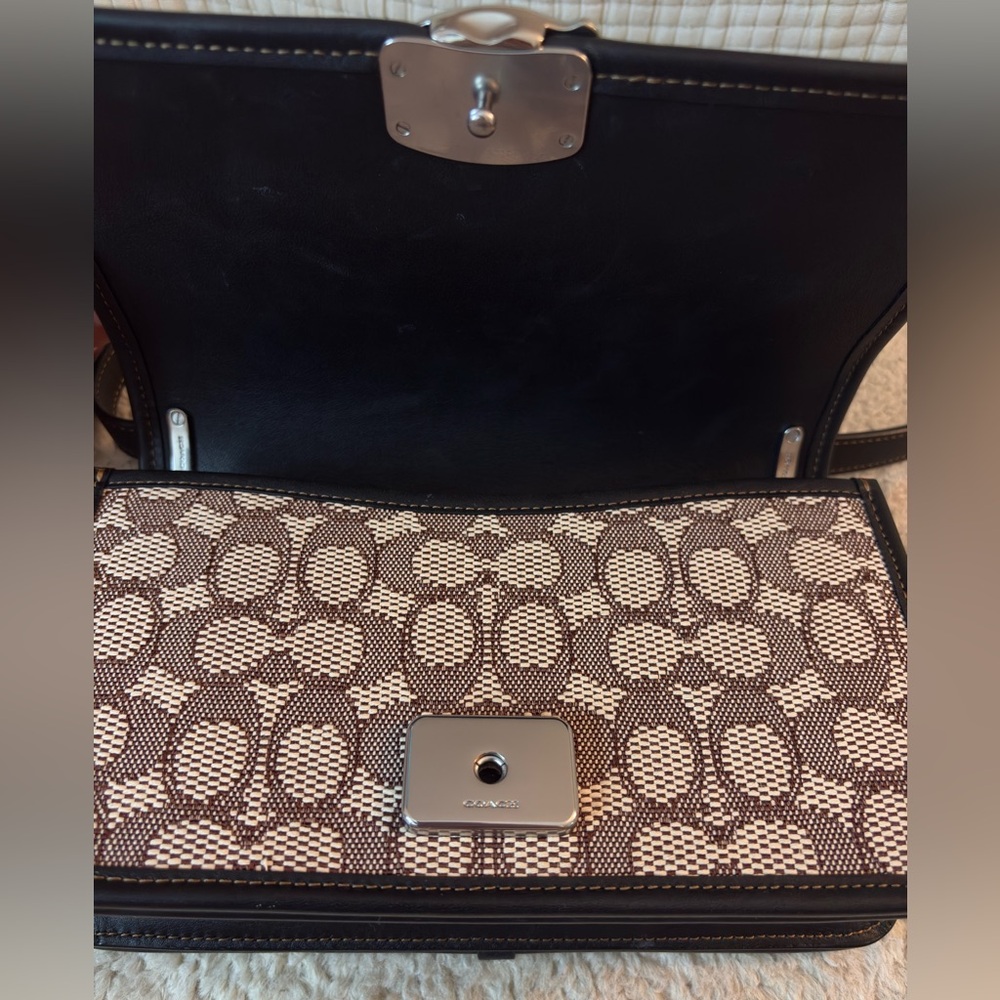 Coach Bandit Shoulder Bag
In Signature Textile Jacquard Silver/Cocoa Black - Picture 4 of 11
